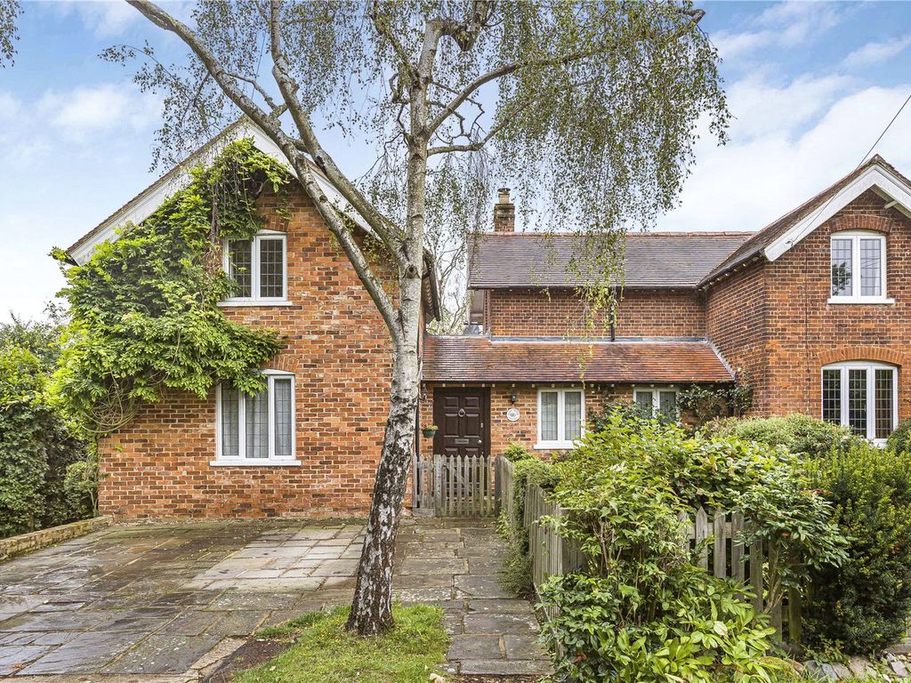 3 bed semidetached house for sale in Ponsbourne Park, Newgate Street