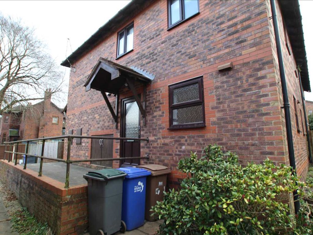 2 bed flat to rent in Lukesland Avenue, Penkhull, Stoke On Trent ST4, £