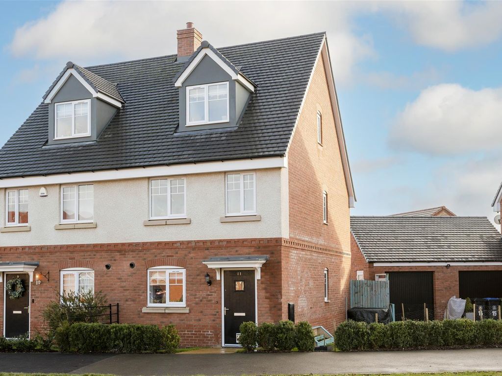 3 bed semidetached house for sale in Spitfire Road, Southam CV47, £