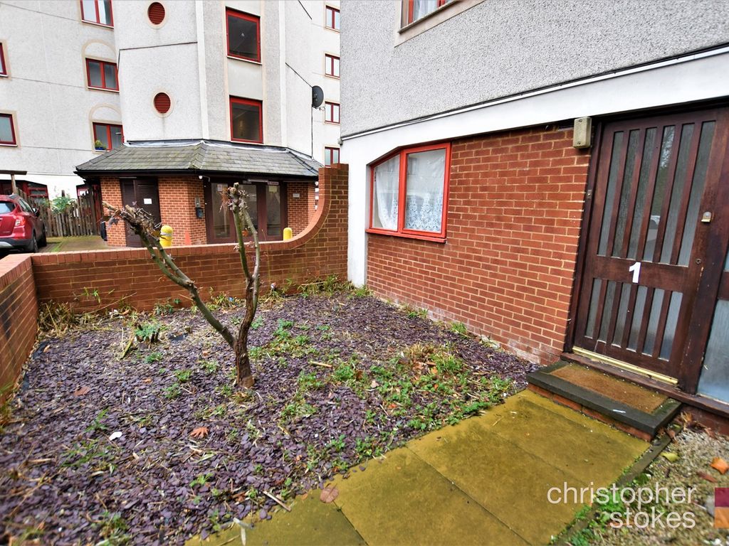 2 bed to rent in Hardingstone Court, Eleanor Way, Waltham