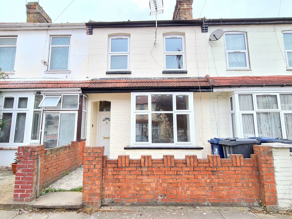 4 bed terraced house to rent in Trinity Road, Southall UB1, £2,250 pcm