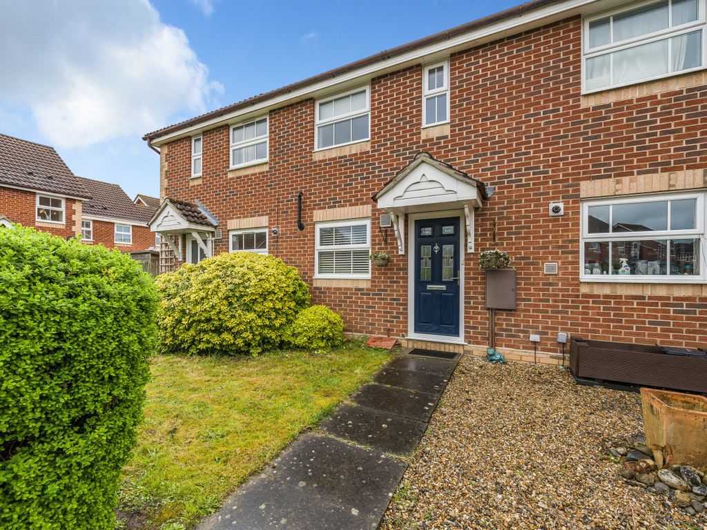 2 bed terraced house for sale in b Close, Binfield, Bracknell