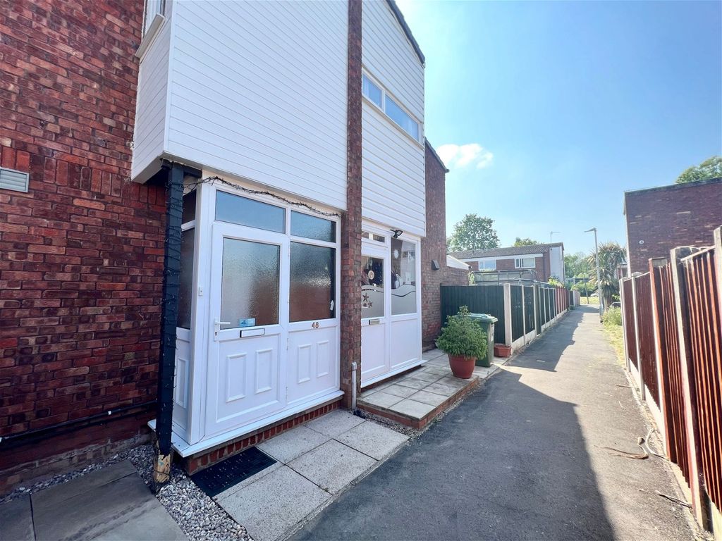 3 bed semidetached house for sale in Pembridge Close, Redditch B98