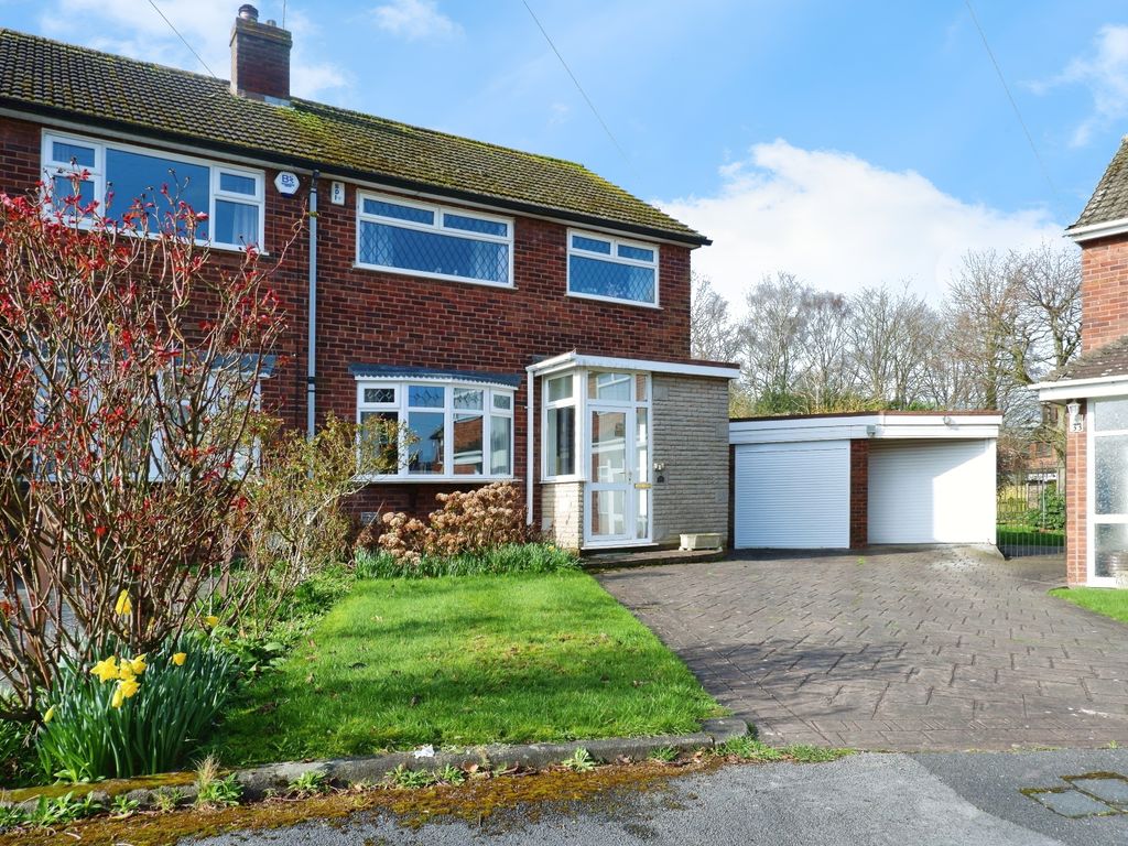 3 bed semidetached house for sale in Forest Close, Streetly, Sutton