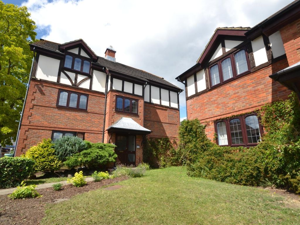 1 bed flat to rent in High Street, West Molesey KT8 Zoopla