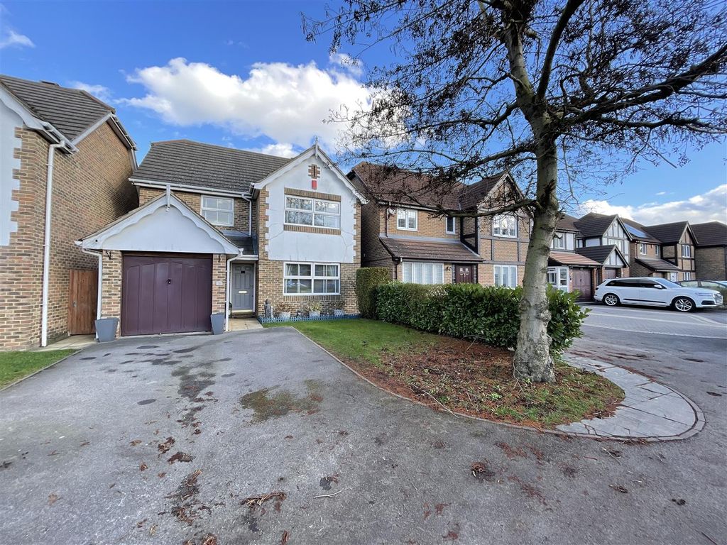 4 bed detached house for sale in Fleming Road, Chafford Hundred, Grays