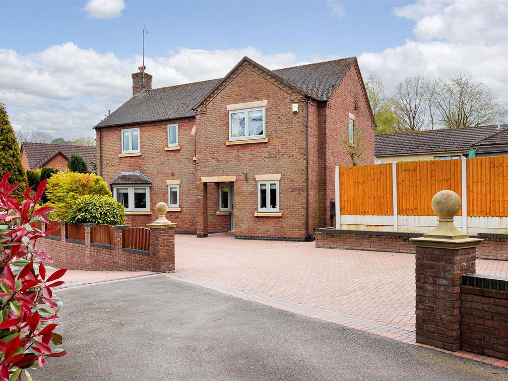 4 bed detached house for sale in Aynsleys Drive, Blythe Bridge, Stoke