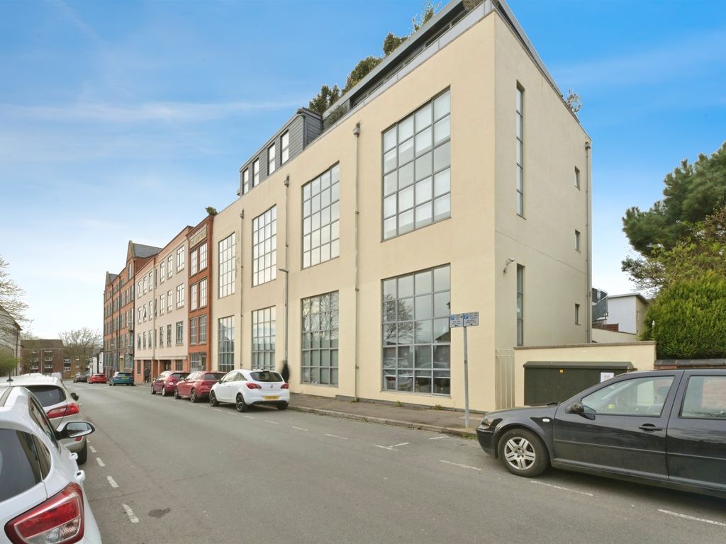 2 bed flat for sale in Duke Street, Northampton NN1, £150,000 Zoopla