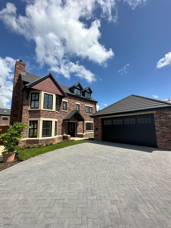 5 bed detached house for sale in Spout Lane, Longridge PR3, £575,000