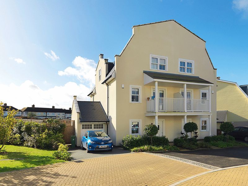 5 bed semidetached house for sale in Westmount Close, Worcester Park