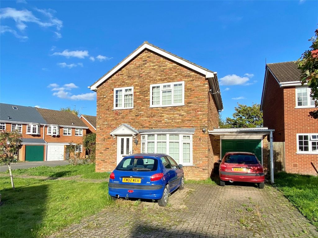 3 bed detached house for sale in Maple Close, Winnersh, Wokingham