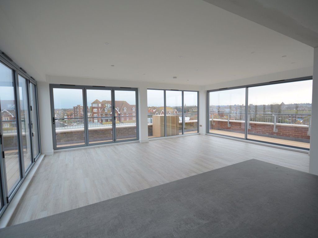 2 bed flat to rent in Westcliff House, Sea Road, Westgate On Sea CT8 Zoopla