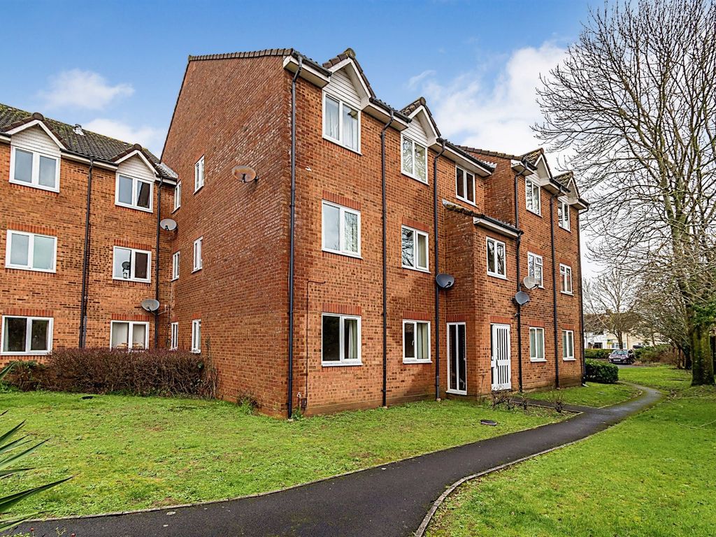 1 bed flat for sale in Stratford Place, Shakespeare Road, Eastleigh