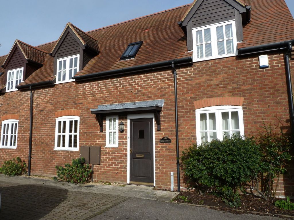 3 bed semidetached house to rent in Greyhound Lane, Winslow