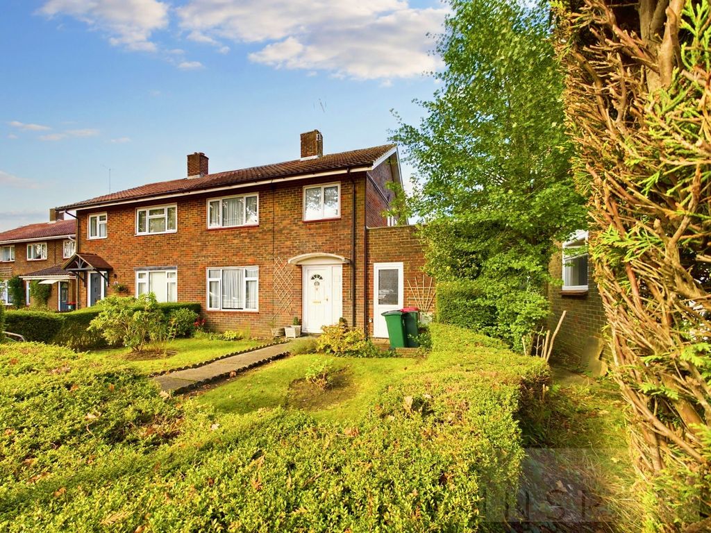 3 bed semidetached house for sale in Tangmere Road, Crawley RH11, £
