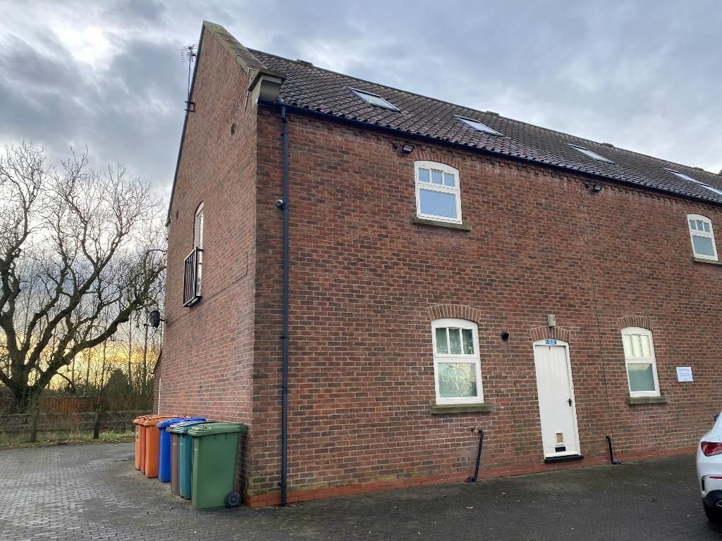 2 bed flat to rent in York Road, Market Weighton YO43, £895 pcm Zoopla