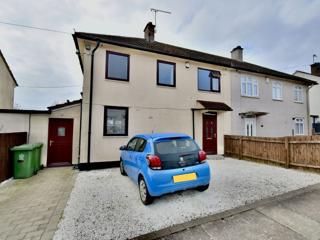 3 bed semidetached house for sale in Arncliffe Road, Leicester LE5