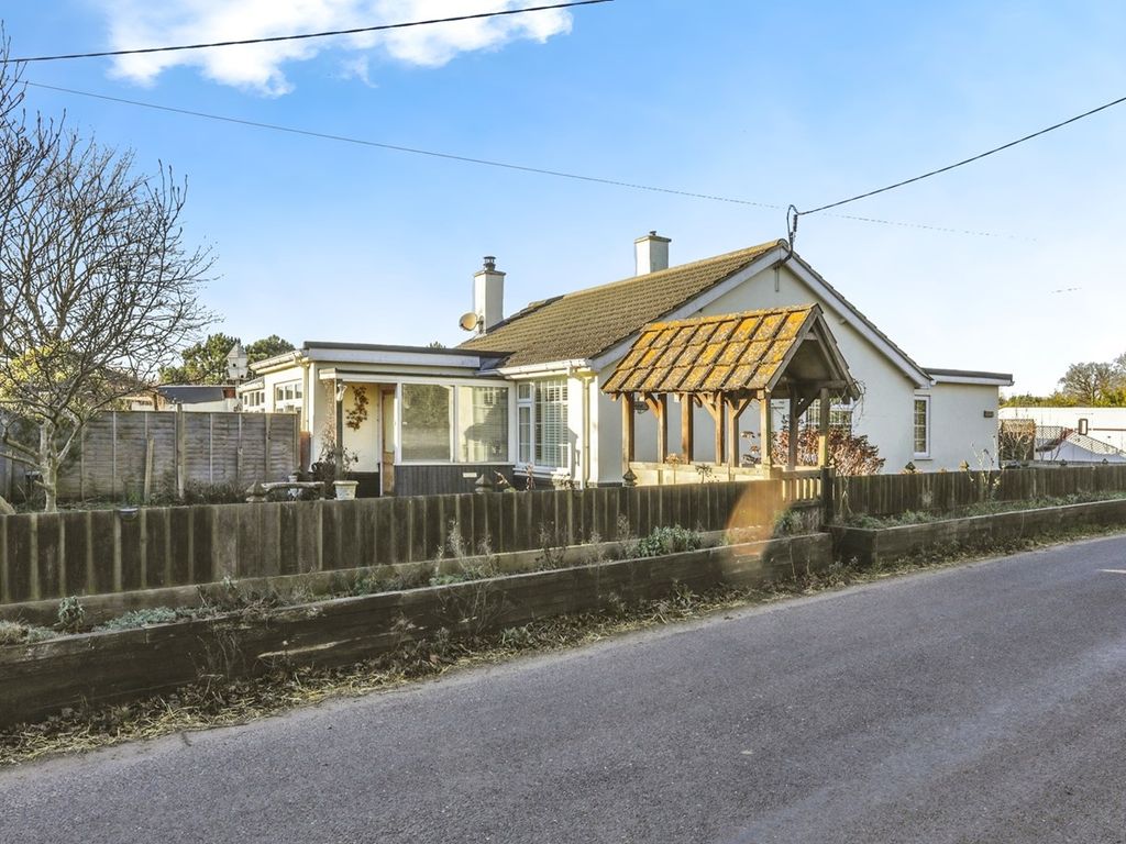 3 bed detached bungalow for sale in Newbourne Road, Waldringfield