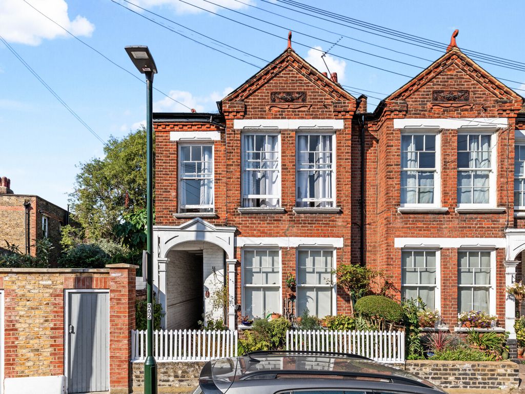 2 bed end terrace house for sale in North Avenue, Richmond, Surrey TW9