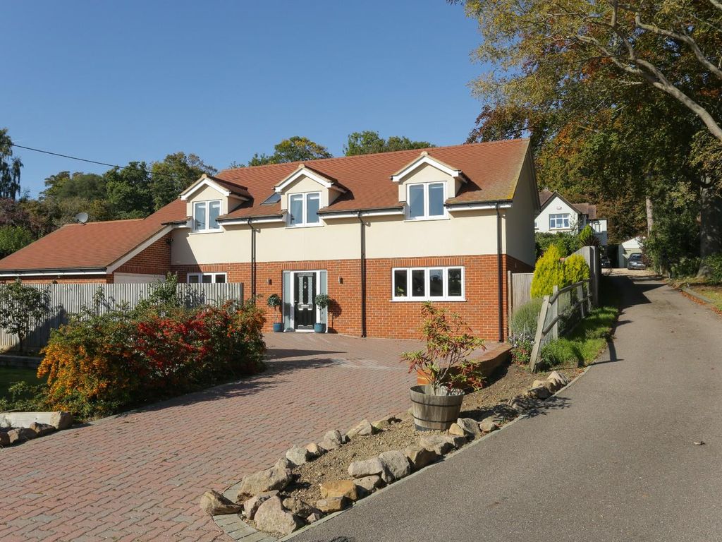 4 bed property for sale in Island Road, Sturry, Canterbury CT2 Zoopla