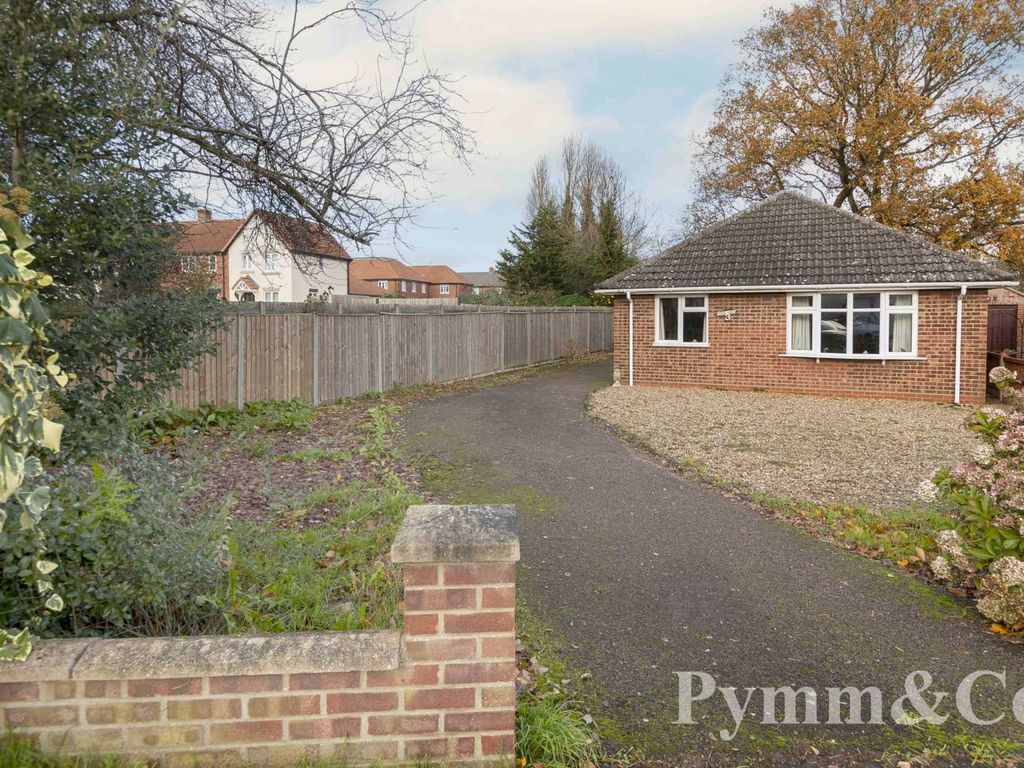 2 bed detached bungalow for sale in Mayfield Avenue, Hellesdon NR6, £