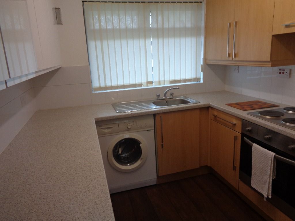 1 bed flat to rent in Chirnside Place, Hillington, Glasgow G52 Zoopla