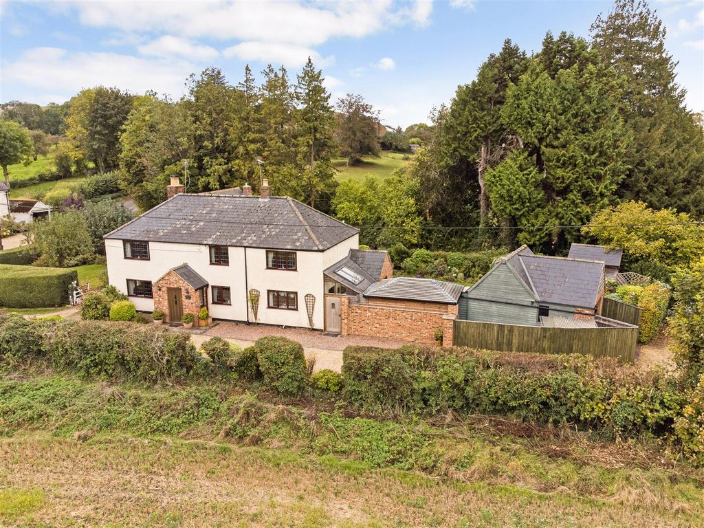 3 bed property for sale in Grove Cottages, Hinton Parva, Swindon SN4