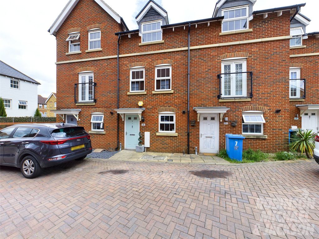 3 bed terraced house for sale in Croft Avenue, Sittingbourne, Kent ME10