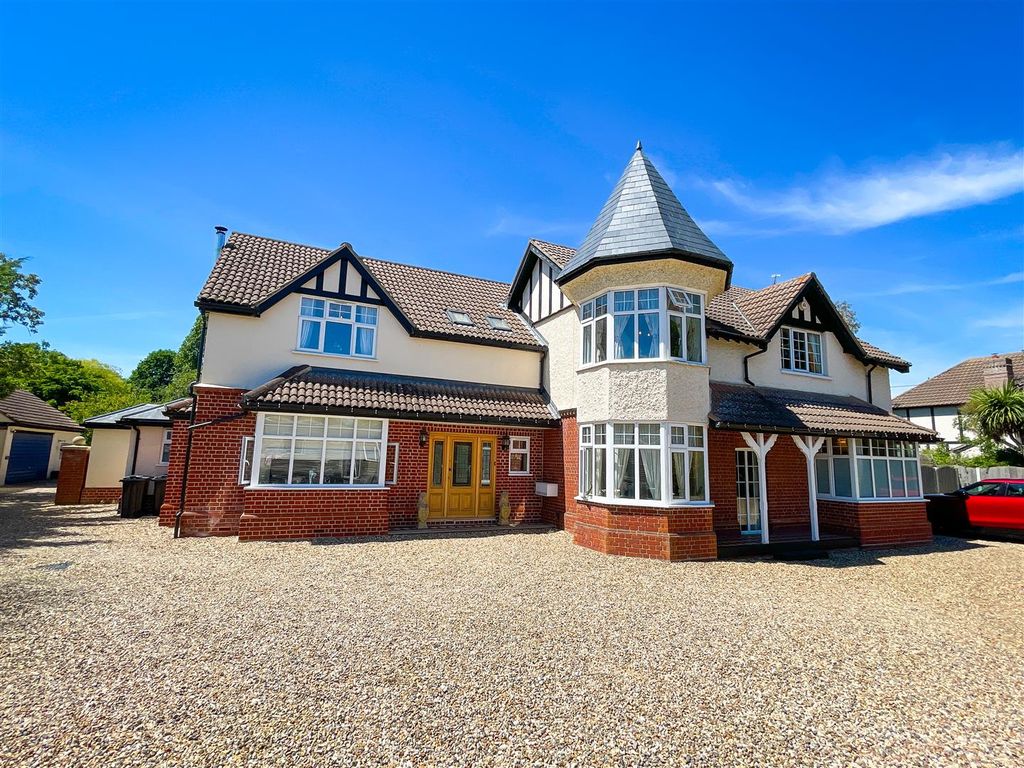 6 bed detached house for sale in Clacton Road, Weeley Heath, ClactonOn