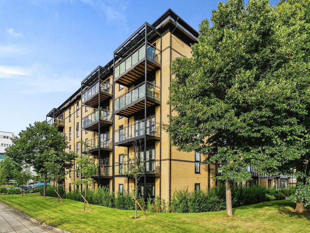 1 bed flat for sale in Bessemer Road, Welwyn Garden City AL7, £255,000
