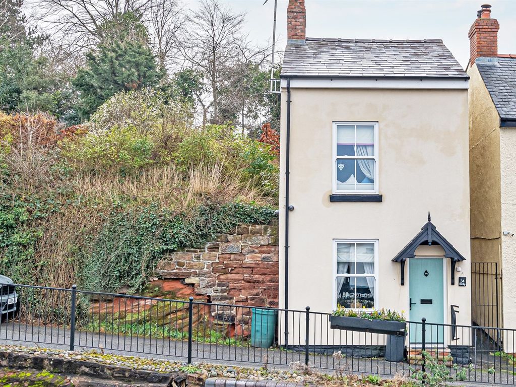 2 bed detached house to rent in High Street, Frodsham WA6, £1,200 pcm Zoopla