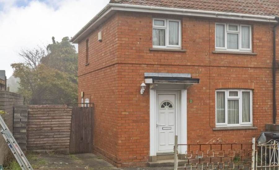 3 bed semidetached house to rent in Dunster Road, Bristol BS4, £1,750