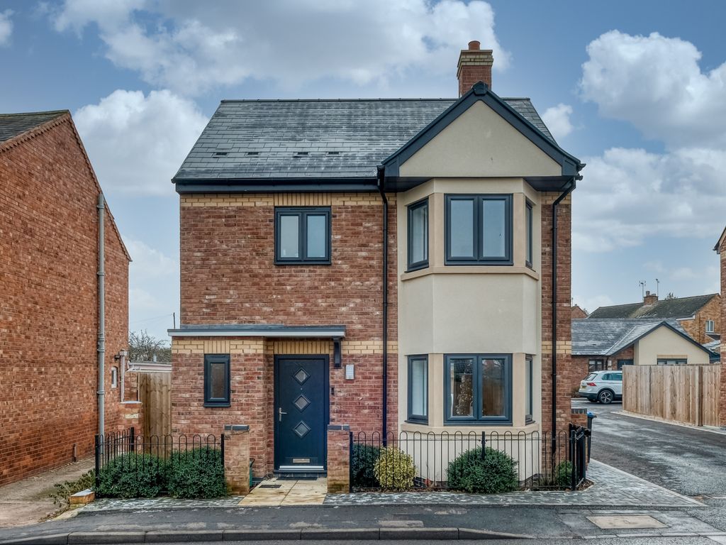 3 bed detached house for sale in 96A Station Road, Studley
