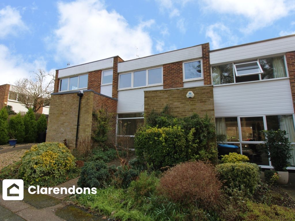 3 bed terraced house to rent in Greenwood Gardens, Caterham CR3, £1,700