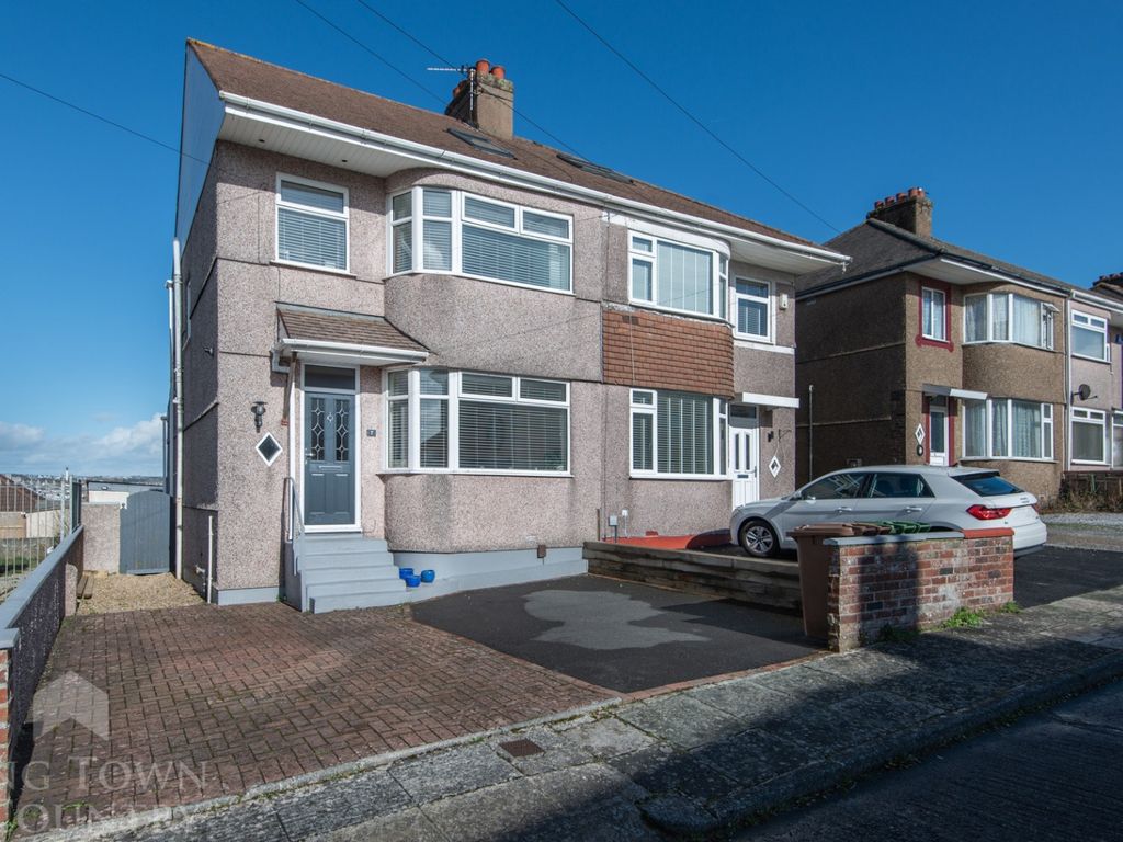 3 bed semidetached house for sale in Lester Close, Higher Compton