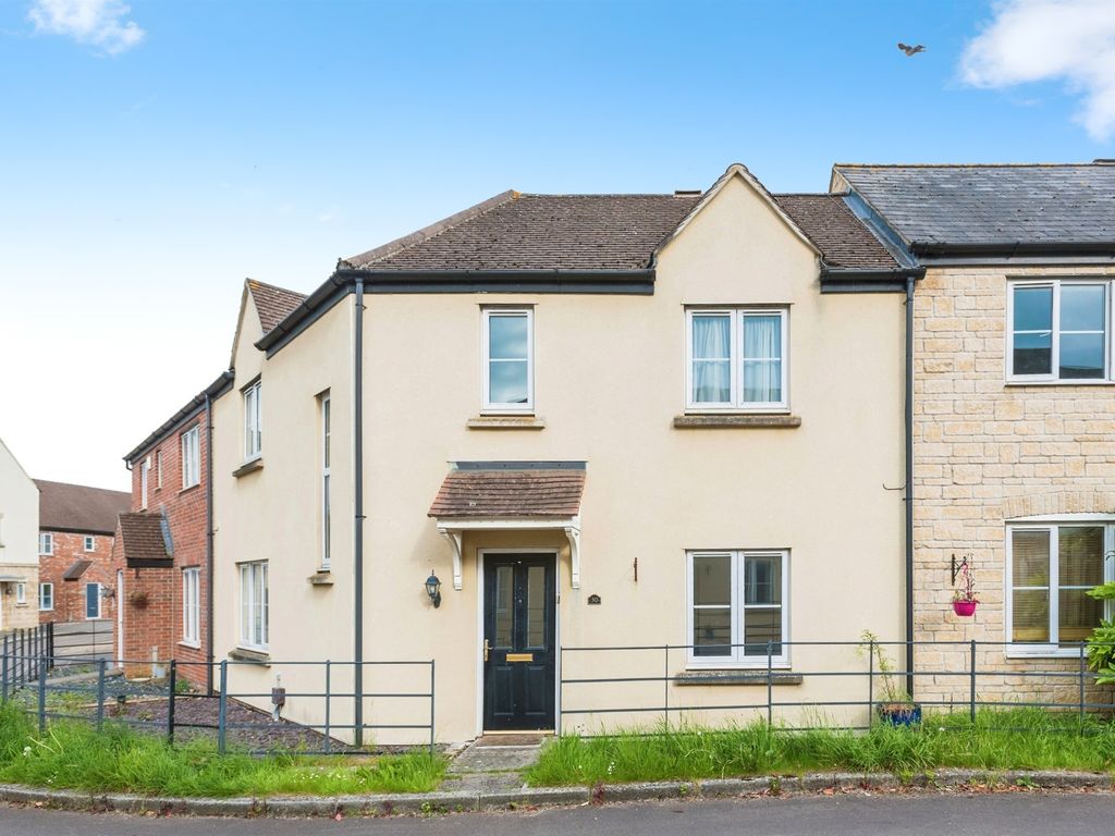 4 bed semidetached house for sale in Twineham Road, Blunsdon, Swindon