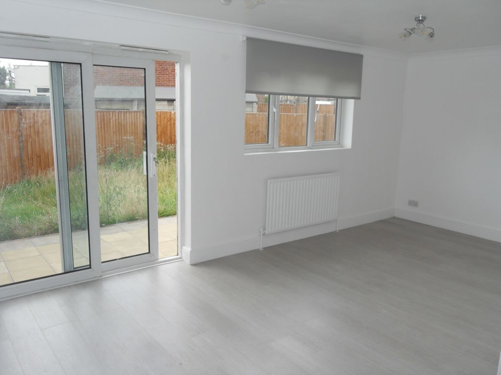 3 bed semidetached house to rent in South Harrow, Middlesex HA2, £