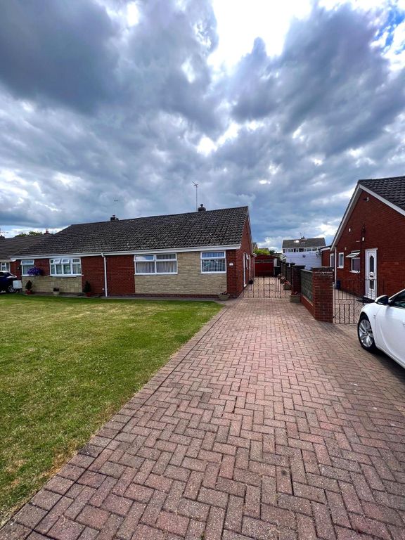 3 bed bungalow for sale in Swallowdale, Covingham, Swindon, Wiltshire