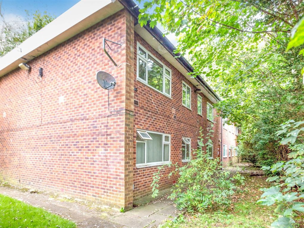 1 bed flat for sale in Carlton Court, Kersal Road, Prestwich M25, £