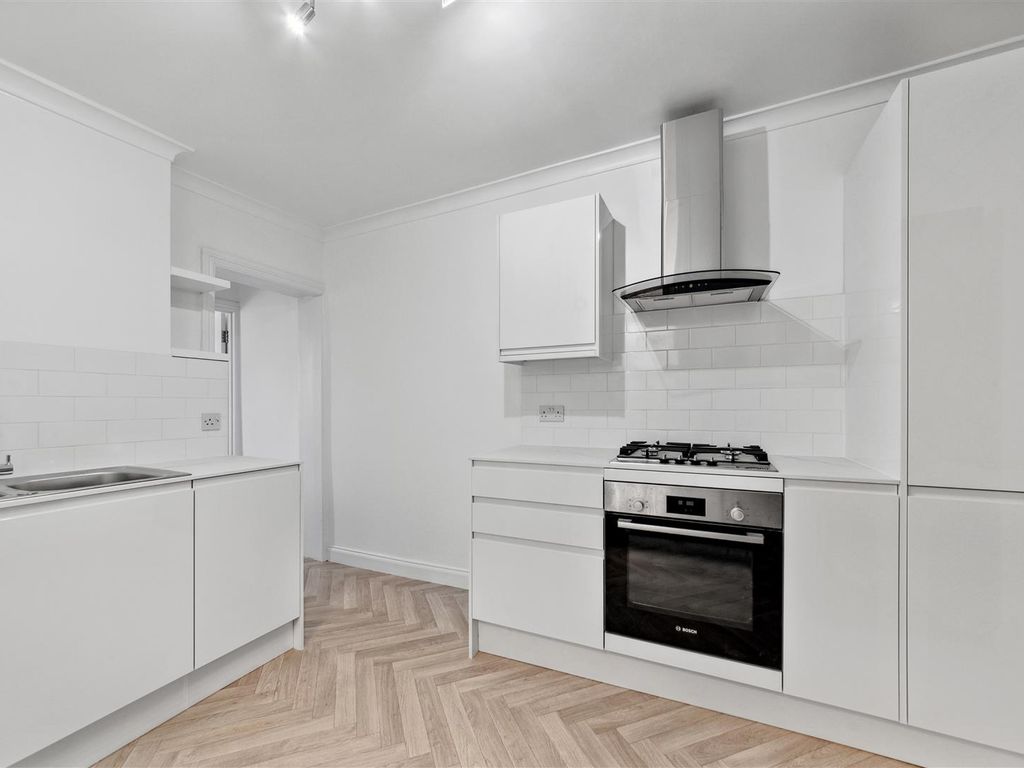 1 bed flat to rent in Elliott Road, London W4, £1,750 pcm Zoopla