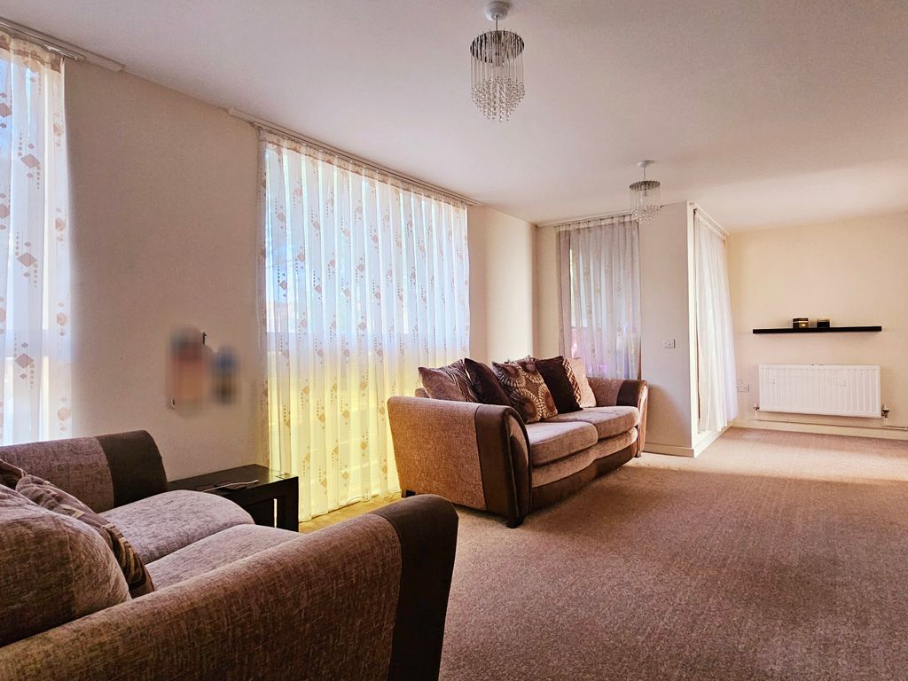 2 bed flat for sale in Seven Sisters Road, London N15, £100,000 Zoopla