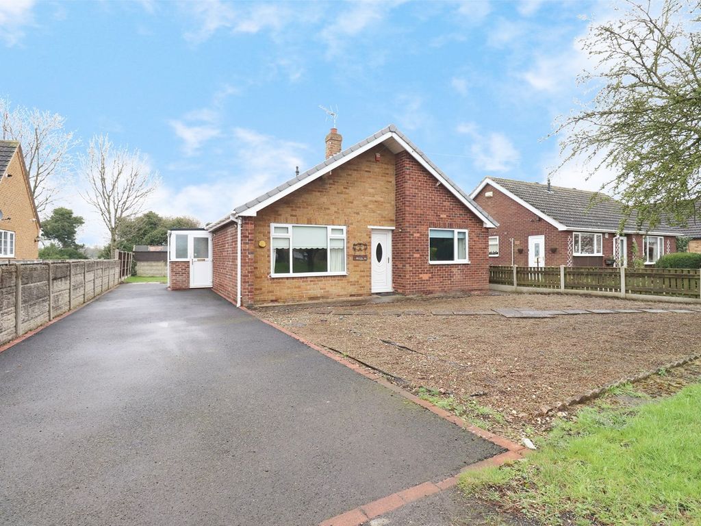 3 bed detached bungalow for sale in West End Road, Epworth, Doncaster