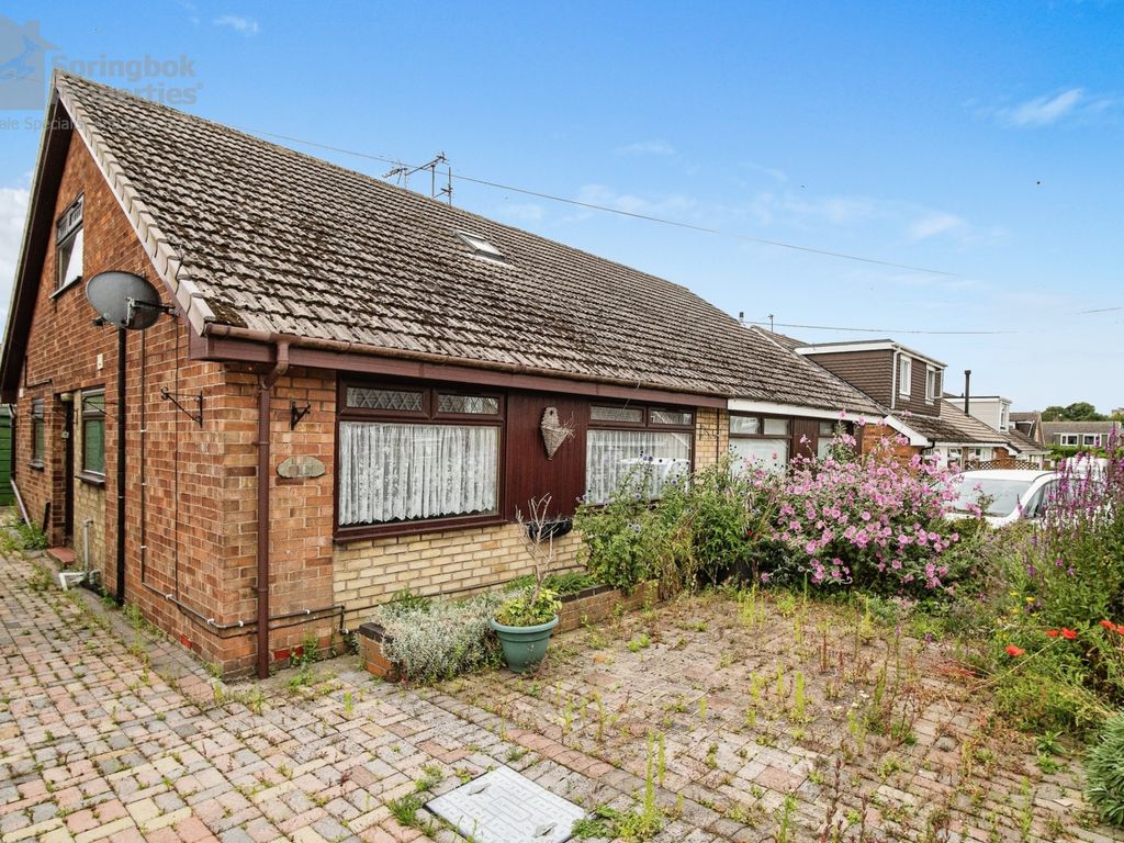 4 bed bungalow for sale in Owst Road, Keyingham, Hull, North Humberside HU12, £125,000 Zoopla