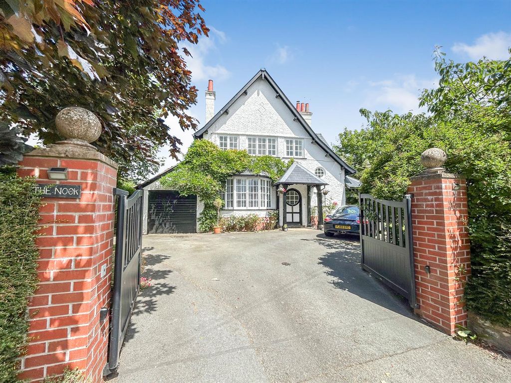 5 bed detached house for sale in Weston Lane, Oswestry SY11, £525,000