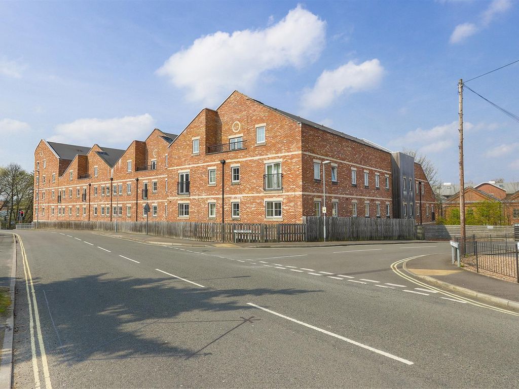 2 bed flat for sale in Piccadilly Heights, Wain Avenue, Chesterfield