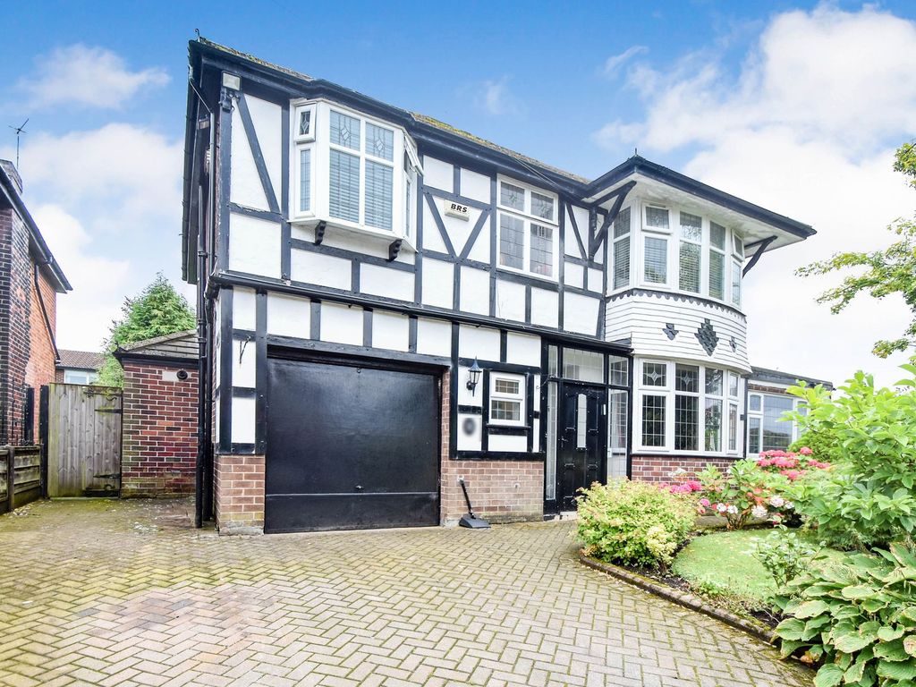 4 bed detached house for sale in Sunningdale Avenue, Whitefield M45, £