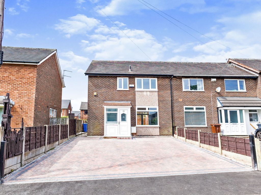 2 bed end terrace house for sale in Trowbridge Road, Denton, Manchester