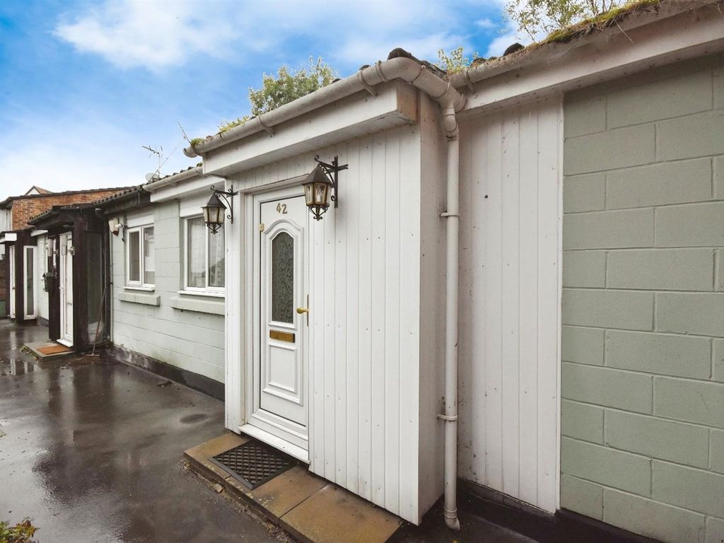 2 bed terraced house for sale in Lippits Hill, Langdon Hills, Basildon