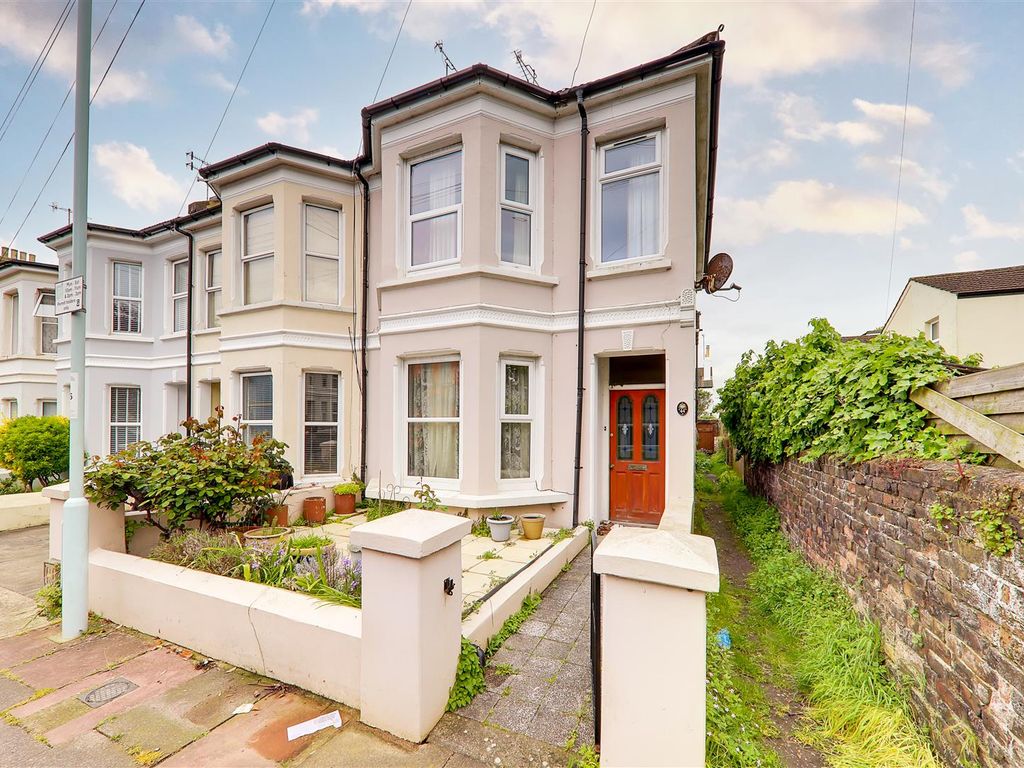 3 bed end terrace house for sale in Ashdown Road, Broadwater, Worthing