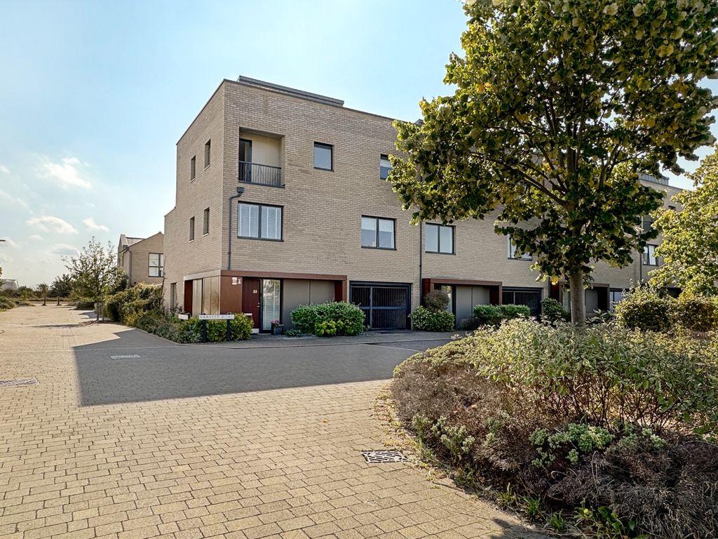 4 bed town house for sale in Harvest Road, Trumpington, Cambridge CB2